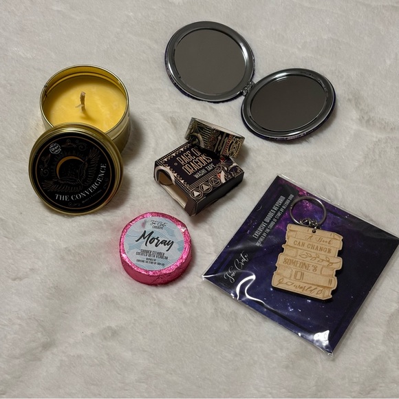 Bookish items bundle - Picture 15 of 16